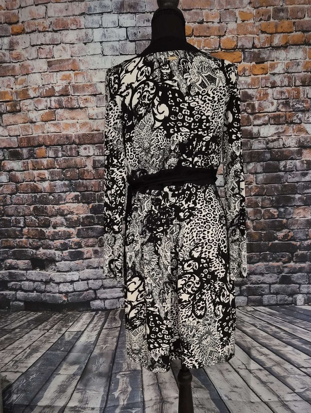 Thalia Sodi Black & White Printed Wrap Dress - Picture 8 of 8